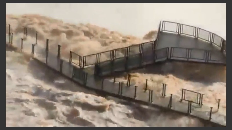 Las pasarelas al borde del agua.