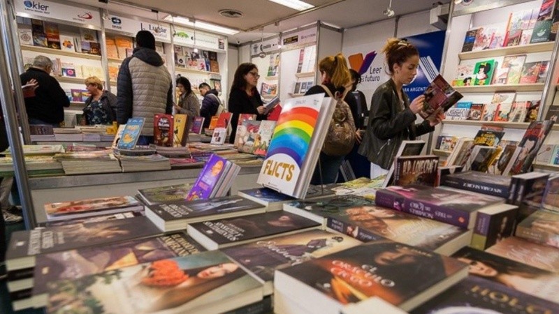 La Feria Internacional del Libro de Rosario es organizada por el Ministerio de Cultura de la Provincia de Santa Fe, la Secretaría de Cultura y Educación de la Municipalidad de Rosario y la Fundación El Libro.