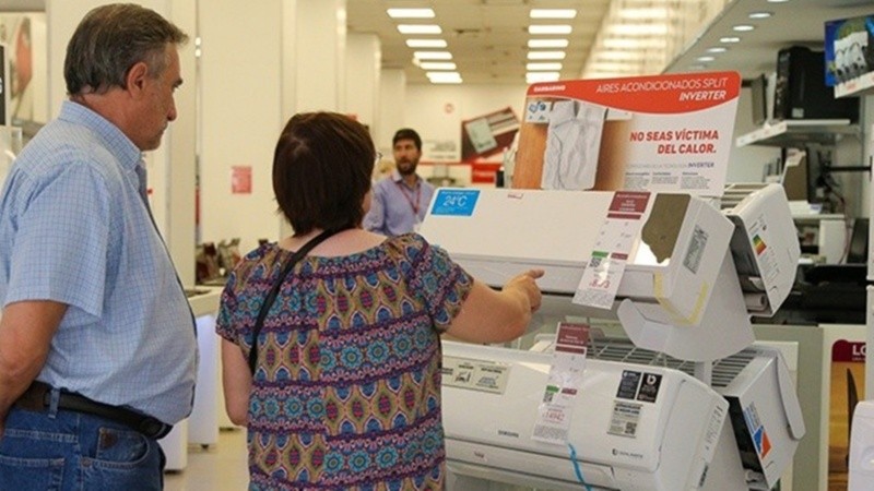 Algunos aires acondicionados bajaron por menor demanda estacional y mayor stock.