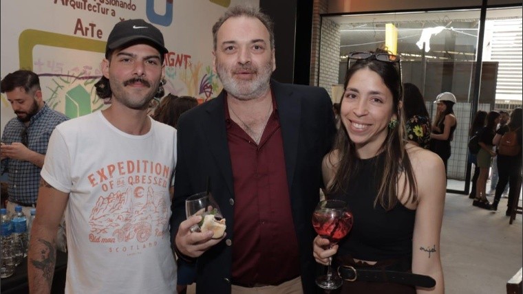 Todas las imágenes de premiación del concurso de muralismo, que se expresa en todos los pisos del edificio.