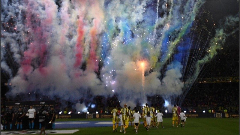 Central jugó dos veces en Santiago en menos de una semana: las finales con Platense y River.