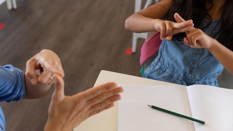 La certificación valida académicamente los conocimientos previamente adquiridos por personas sordas.