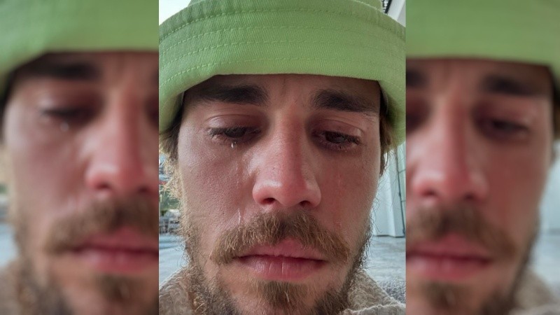 El músico se enojó con los fotógrafos.