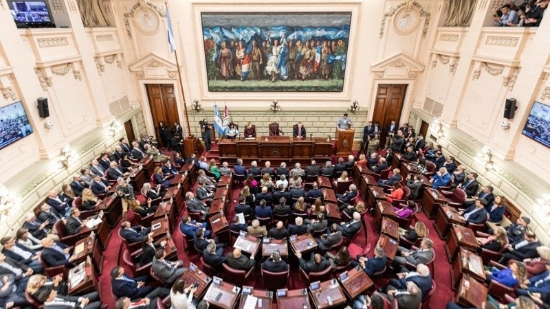 La unicameralidad no entre en la discusión, pero sí los fueros y la reelección indefinida.