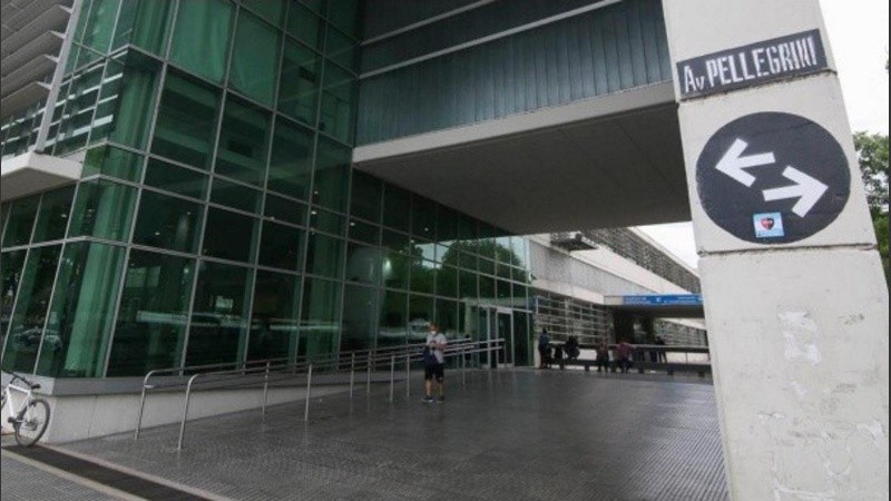 El hombre baleado fue atendido en el Heca.