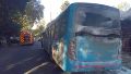 Un colectivo de la línea 129 se prendió fuego mientras circulaba en zona norte y quedó totalmente calcinado
