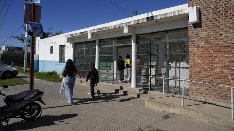 El frente del establecimiento por donde escapó el chico.