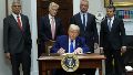 Estados Unidos: Trump firmó un decreto que pide a las farmacéuticas bajar los precios de medicamentos