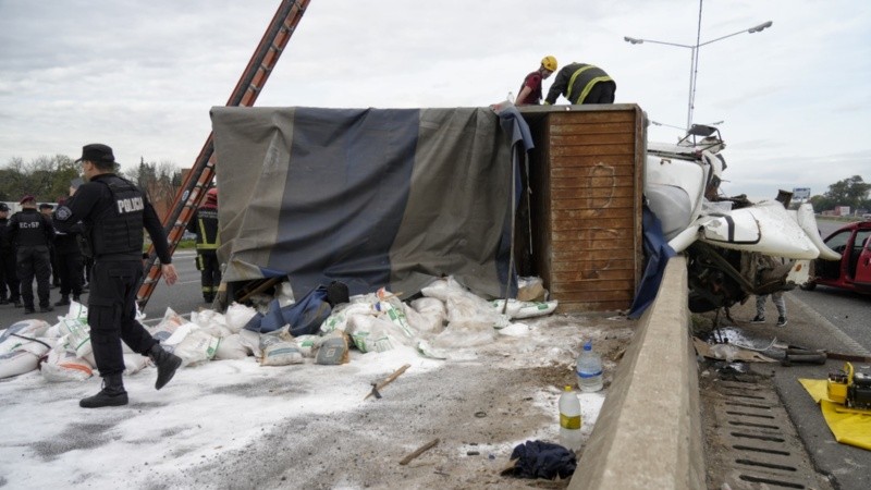 El rescate de los Bomberos y el traslado del herido al Heca.