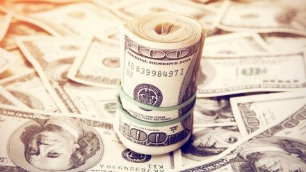 El mercado espera el anuncio sobre el blanqueo de dólares bajo el colchón.