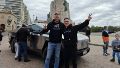 Dos influencers que recorren el mundo en un Cybertruck de Tesla pasaron por Rosario: ya hicieron más de 15 mil kilómetros