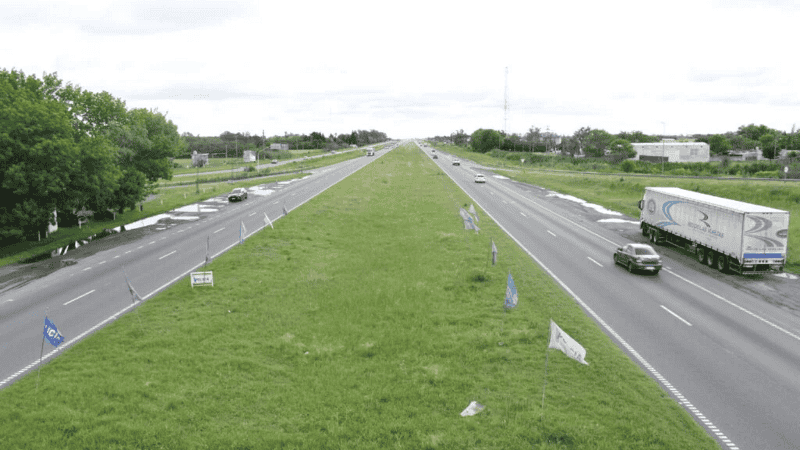Después de un mes, se normalizó la circulación por la autopista.