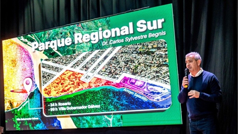 El mapa del gran predio que compone el parque junto al arroyo Saladillo, durante la apertura de sobres.