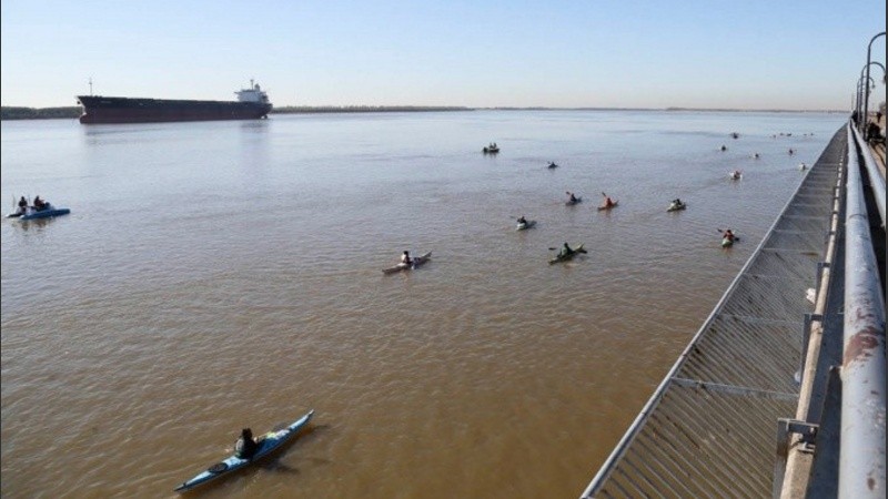 Ni solo hidrovía, ni autopista líquida, piden pensar al río como un 