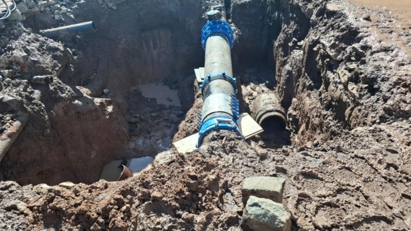 La nueva llave de corte que instalaron en el tramo reparado.