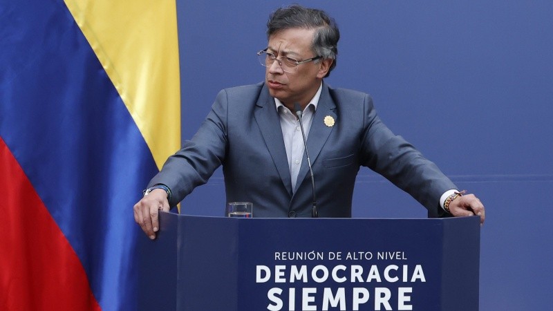 Petro participó esta semana de una cumbre por la democracia en Chile.